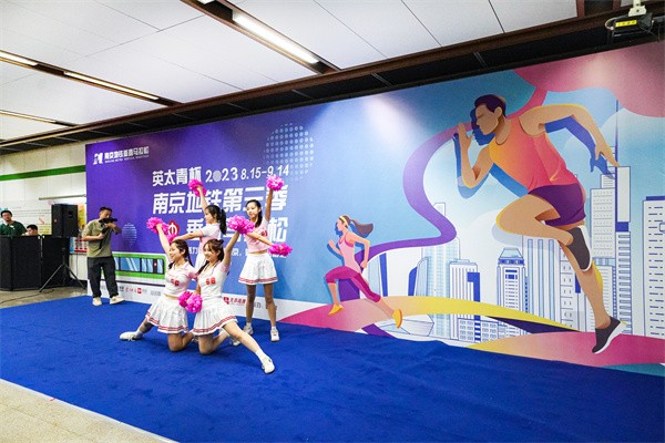 倡导绿色出行：南京地铁垂直马拉松再次回归！